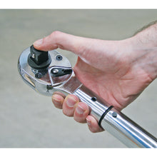 Load image into Gallery viewer, Sealey Torque Wrench 3/4&quot; Sq Drive 237-983Nm(150-750lb.ft) Push-Through Calibrated (Premier)
